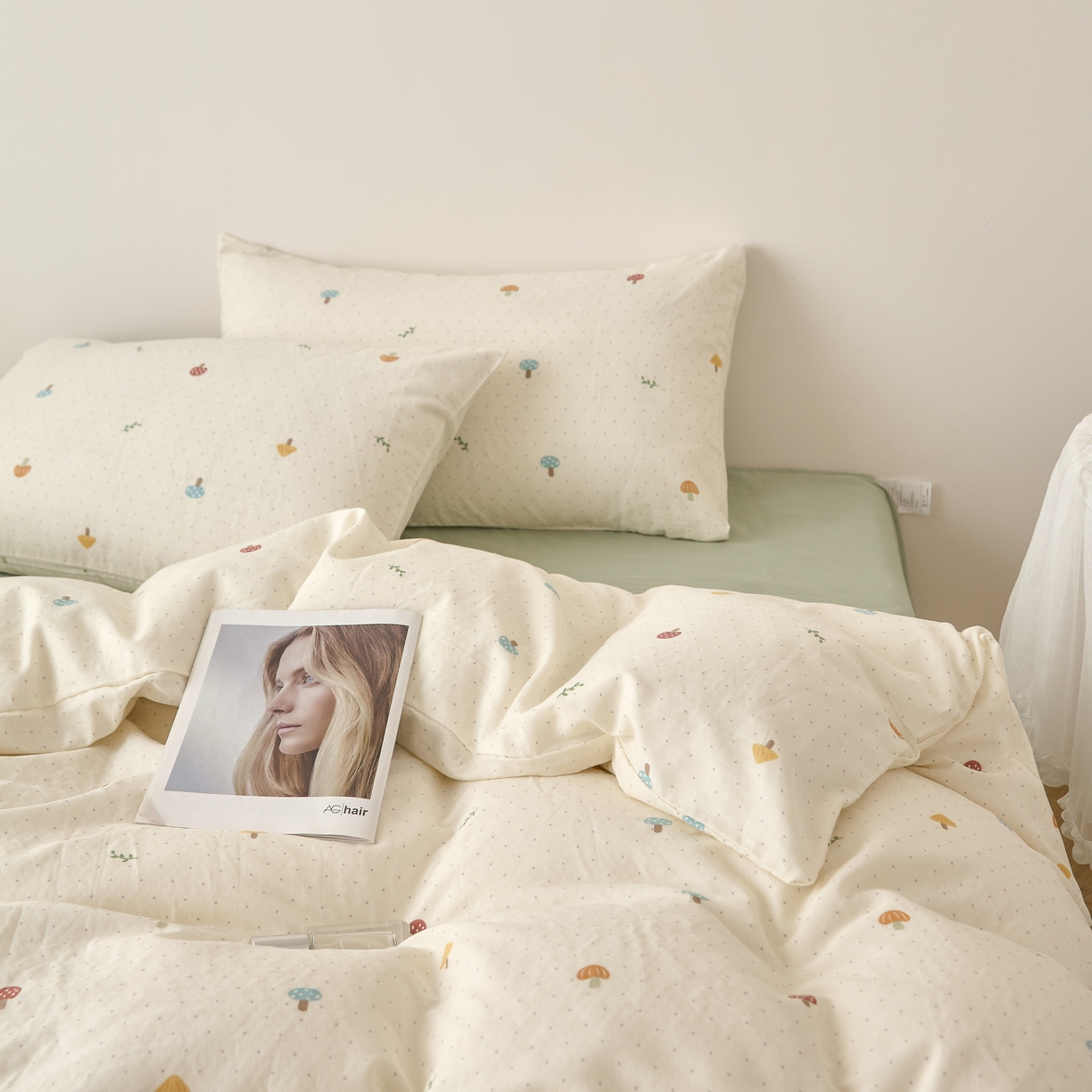 91家纺网 家纺一手货源 找家纺 嘉汀兰家居 2025新款圆角花边款全棉纯棉A类母婴级有氧全棉双层纱亲肤全棉小清新印花四件套 蘑菇乐园