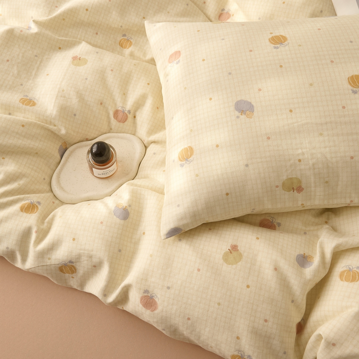 91家纺网 家纺一手货源 找家纺 嘉汀兰家居 2025新款圆角花边款全棉纯棉A类母婴级有氧全棉双层纱亲肤全棉小清新印花四件套 南瓜