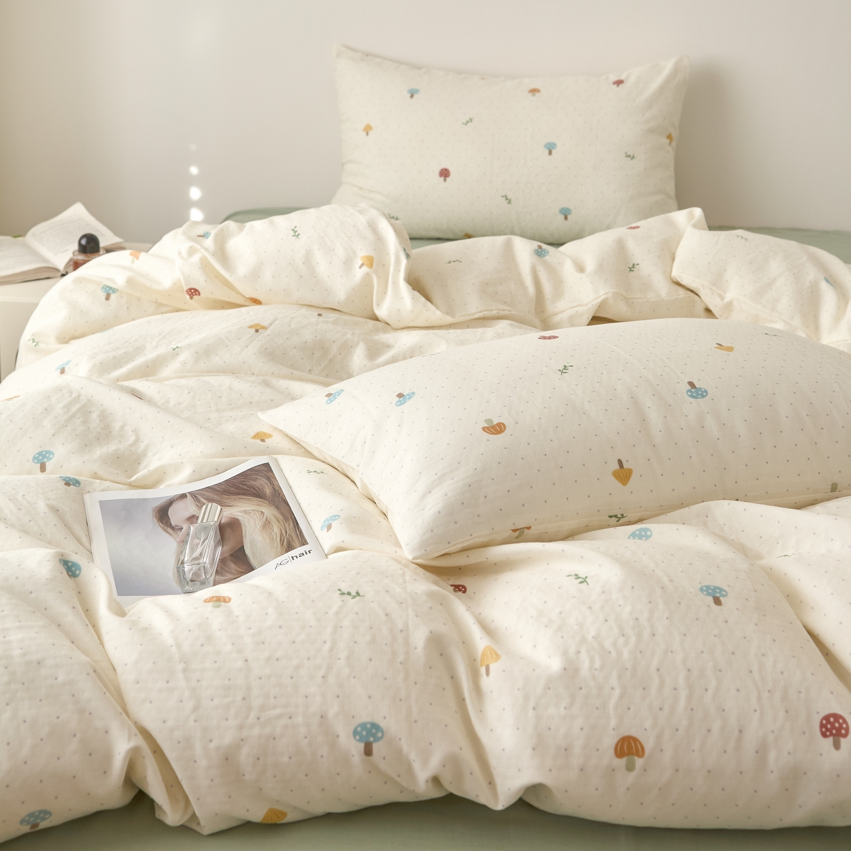 91家纺网 家纺一手货源 找家纺 嘉汀兰家居 2025新款圆角花边款全棉纯棉A类母婴级有氧全棉双层纱亲肤全棉小清新印花四件套 蘑菇乐园