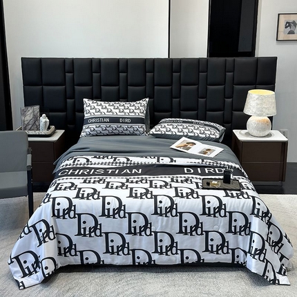 91家纺网 家纺一手货源 找家纺 （总）奥汀洛家纺 2025新款数码印花大版水洗真丝冰丝天丝夏被四件套