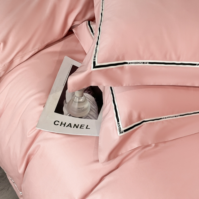 91家纺网 家纺一手货源 找家纺 魅都 2025新款100支长绒棉简约织带轻奢风四件套-罗伊 亮粉