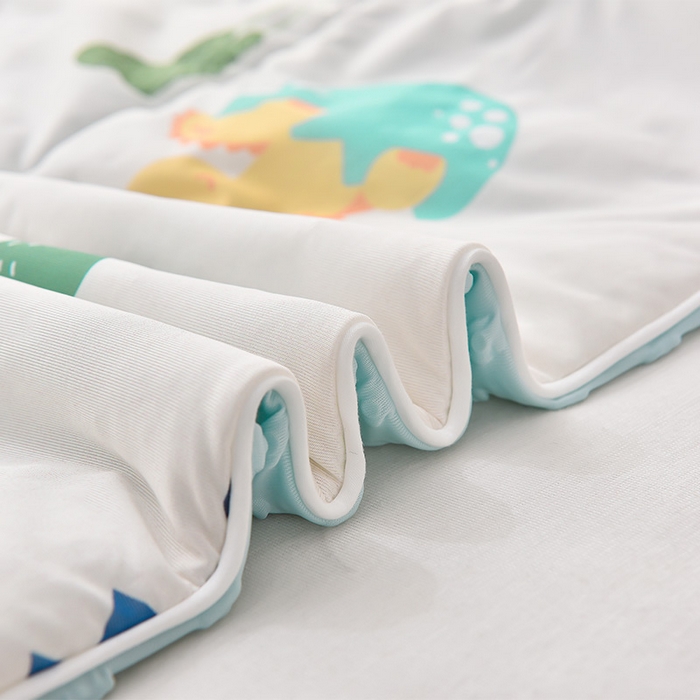 91家纺网 家纺一手货源 找家纺 嗨生活_2025年爆款 A类冰豆豆凉感丝被 儿童夏被 幼儿园被 直播 团购首选_1477 恐龙派对