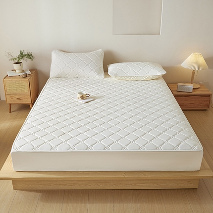 91家纺网 家纺一手货源 找家纺 （总）摩妮卡 2025新款亲肤防水夹棉床笠床垫三件套