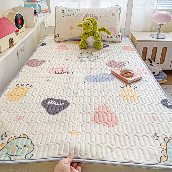 91家纺网 家纺一手货源 找家纺 富馨莱 2025新款A类凉感丝空气纤维凉席学生款 萌萌龙