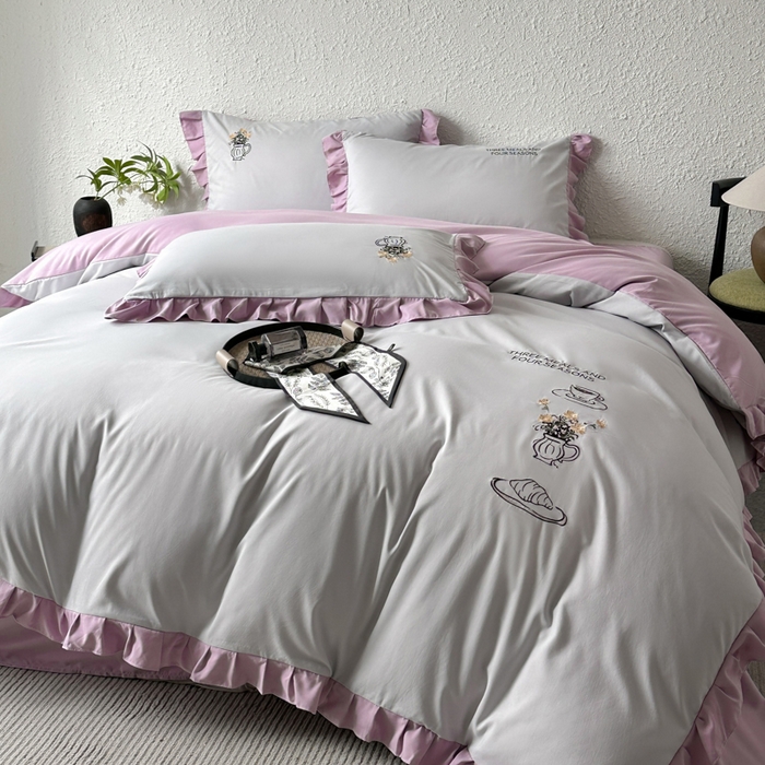 91家纺网 家纺一手货源 找家纺 汣沐生活 2025新款亲肤绣花花边四件套 浅灰-香芋紫-田园生活