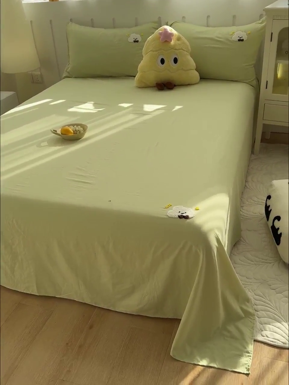 91家纺网 家纺一手货源 找家纺 曼谷家纺 2025新款软糯毛巾绣水洗棉床单床笠枕套纯色床单床笠枕套单品 小白云-豆绿