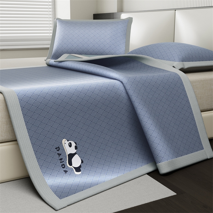 91家纺网 家纺一手货源 找家纺 叠派家纺  2025新款5A抗菌A类冰丝凉席-饼干花熊猫款 熊猫-蓝色