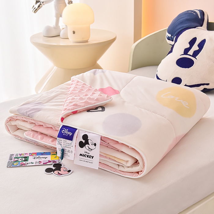 91家纺网 家纺一手货源 找家纺 嗨生活 嗨生活 2025年迪士尼凉感丝冰豆豆被 夏被 夏凉被 儿童夏被 幼儿园夏被 直播首选 元气米妮