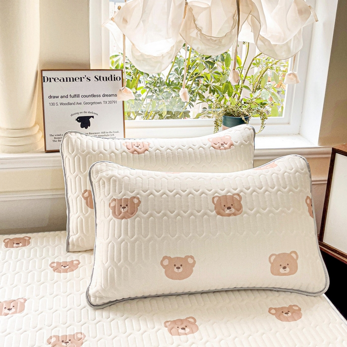 91家纺网 家纺一手货源 找家纺 富馨莱 2025新款A类凉感丝空气纤维凉席床笠款 小熊仔