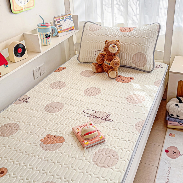 91家纺网 家纺一手货源 找家纺 富馨莱 2025新款A类凉感丝空气纤维凉席学生款 小熊仔