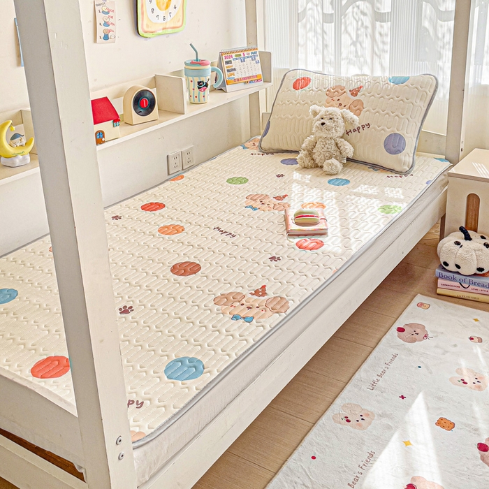 91家纺网 家纺一手货源 找家纺 富馨莱 2025新款A类凉感丝空气纤维凉席学生款 点点熊宝