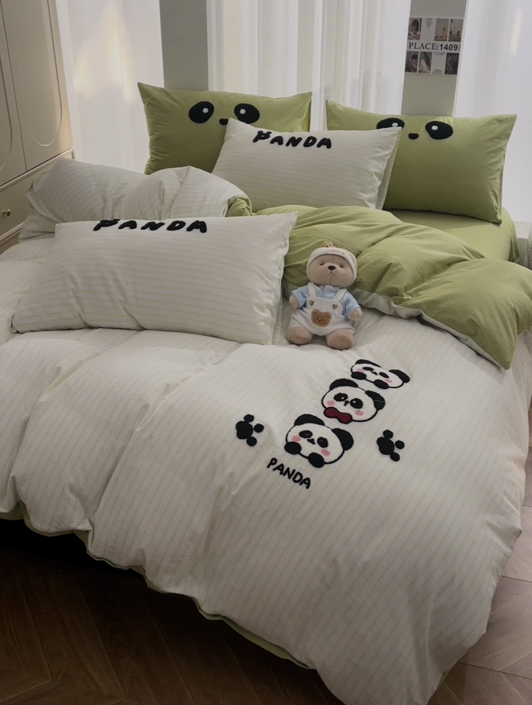 91家纺网 家纺一手货源 找家纺 炫拼家纺 2025新款卡通多巴胺A类全棉40支水洗棉毛巾绣四件套 熊猫之家