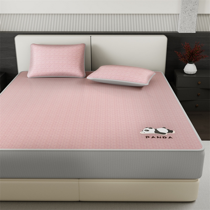 91家纺网 家纺一手货源 找家纺 叠派家纺  2025新款5A抗菌A类冰丝凉席-饼干花熊猫款 床笠-熊猫-粉色