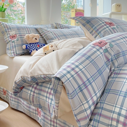 铭博家纺 新款直播爆款网红全棉四件套13070印花吊边一字绣纯棉被套工艺款 学院小熊