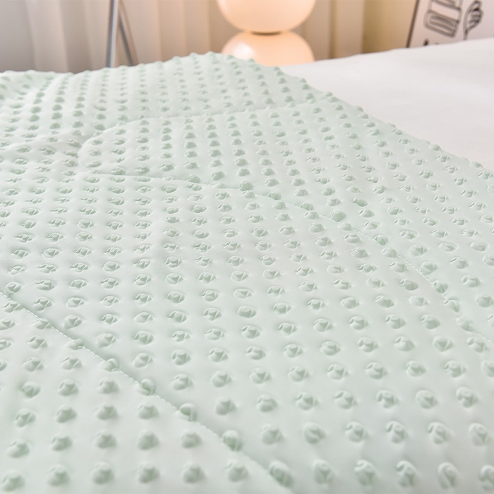 91家纺网 家纺一手货源 找家纺 嗨生活_2025年爆款 A类冰豆豆凉感丝被 儿童夏被 幼儿园被 直播 团购首选_1477 领结小熊