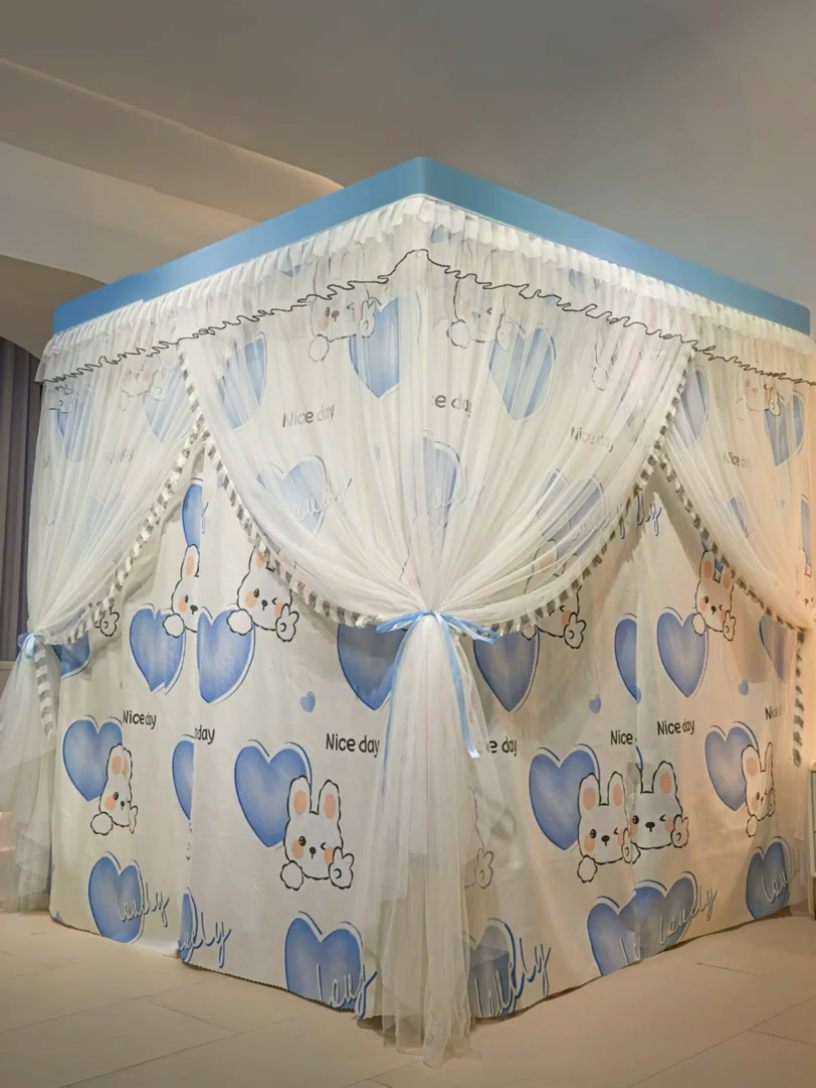 91家纺网 家纺一手货源 找家纺 锦逸家居 2025新款四季款三开门落地床幔蚊帐 幻城-蹦极兔