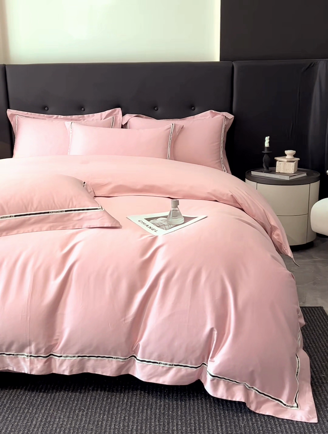 91家纺网 家纺一手货源 找家纺 魅都 2025新款100支长绒棉简约织带轻奢风四件套-罗伊 亮粉