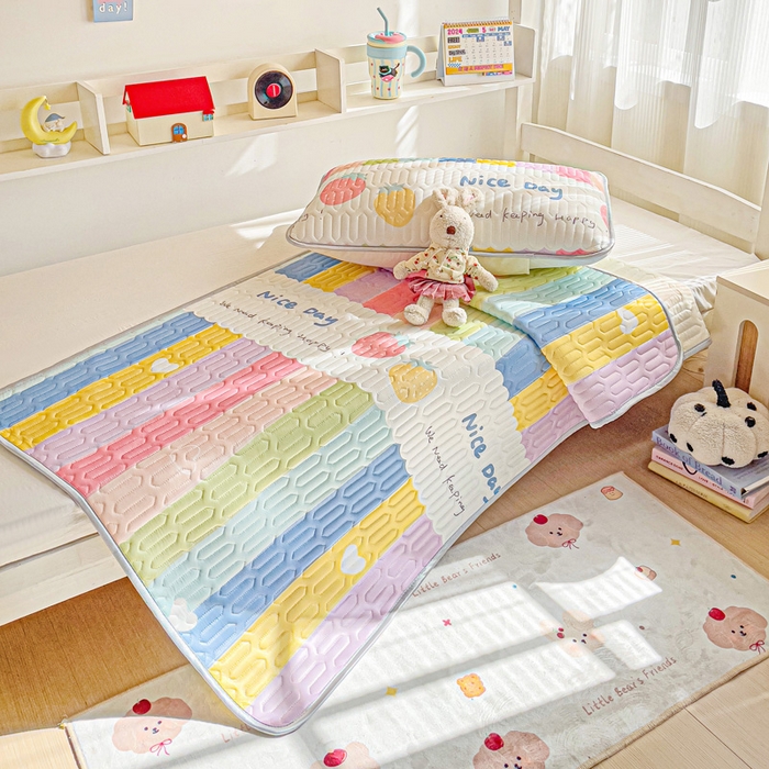 91家纺网 家纺一手货源 找家纺 富馨莱 2025新款A类凉感丝空气纤维凉席学生款 彩虹桥