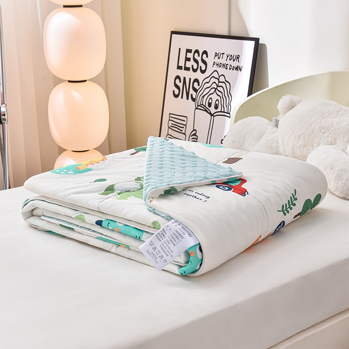 91家纺网 家纺一手货源 找家纺 嗨生活_2025年爆款 A类冰豆豆凉感丝被 儿童夏被 幼儿园被 直播 团购首选_1477 恐龙派对