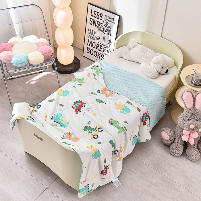 91家纺网 家纺一手货源 找家纺 嗨生活_2025年爆款 A类冰豆豆凉感丝被 儿童夏被 幼儿园被 直播 团购首选_1477 恐龙派对