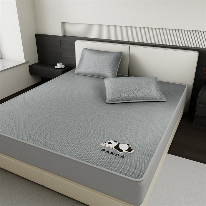 91家纺网 家纺一手货源 找家纺 叠派家纺  2025新款5A抗菌A类冰丝凉席-饼干花熊猫款 床笠-熊猫-灰色