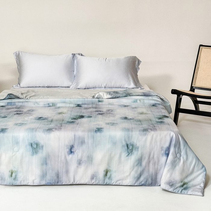 91家纺网 家纺一手货源 找家纺 2025新款仿色织提花数码印花轻奢风水洗棉夏被 琉璃雨-蓝