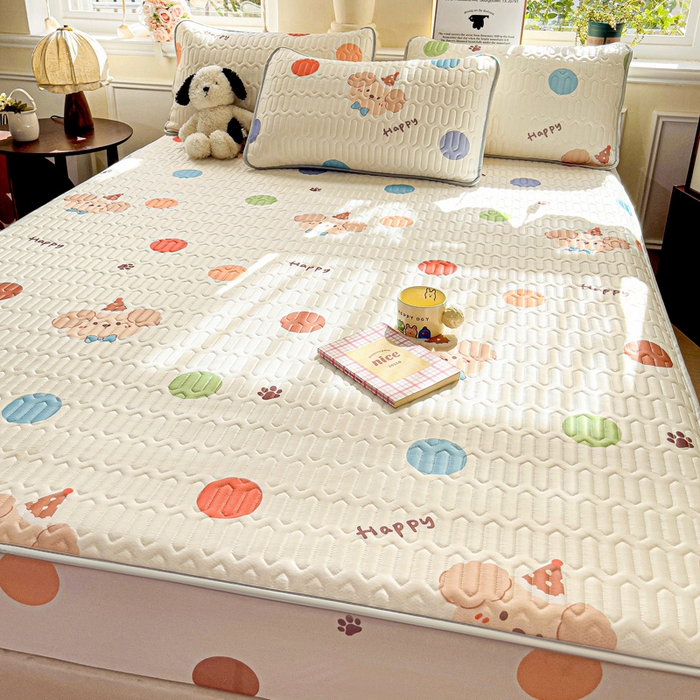 91家纺网 家纺一手货源 找家纺 富馨莱 2025新款A类凉感丝空气纤维凉席床笠款 点点熊宝