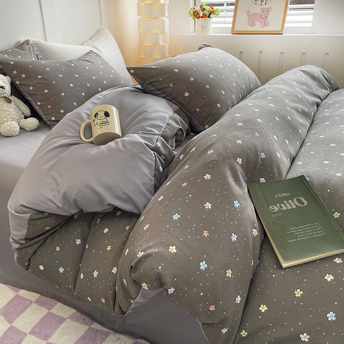 91家纺网 家纺一手货源 找家纺 汣沐生活 2025新款针织棉印花款四件套 浆果-灰