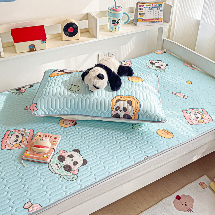 91家纺网 家纺一手货源 找家纺 富馨莱 2025新款A类凉感丝空气纤维凉席学生款 熊猫宝宝