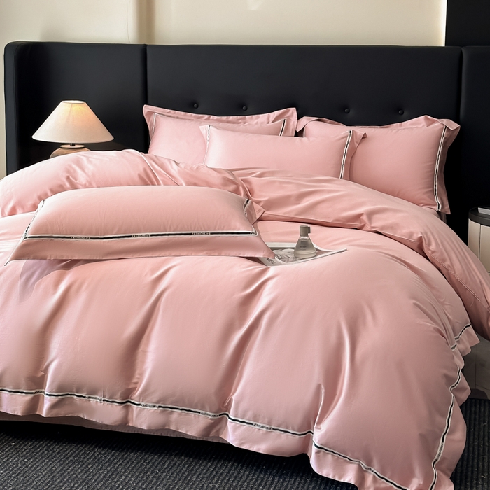 91家纺网 家纺一手货源 找家纺 魅都 2025新款100支长绒棉简约织带轻奢风四件套-罗伊 亮粉