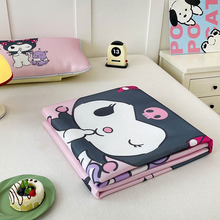 91家纺网 家纺一手货源 找家纺 米帛家纺 2025新款大版三丽鸥碳光冰丝软凉席绑带款 粉色酷洛米