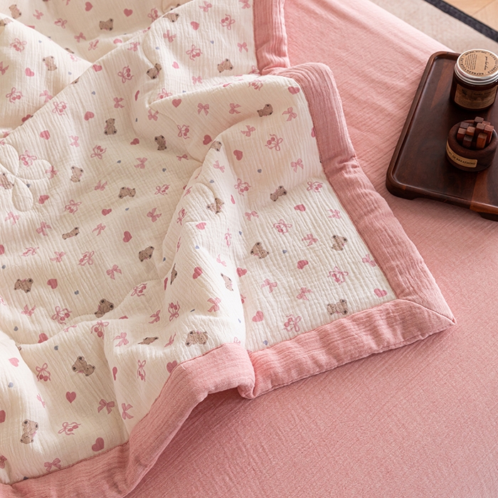 91家纺网 家纺一手货源 找家纺 吾诺 2025新建全棉印花泡泡双层纱大豆夏被子被芯全棉夏被四件套夏凉被空调被 粉小熊