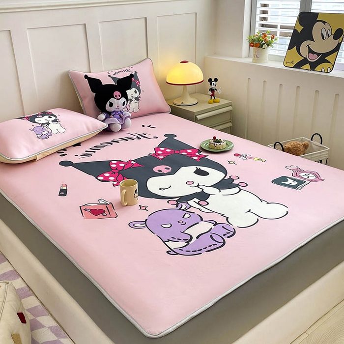 91家纺网 家纺一手货源 找家纺 米帛家纺 2025新款大版三丽鸥碳光冰丝软凉席绑带款 粉色酷洛米