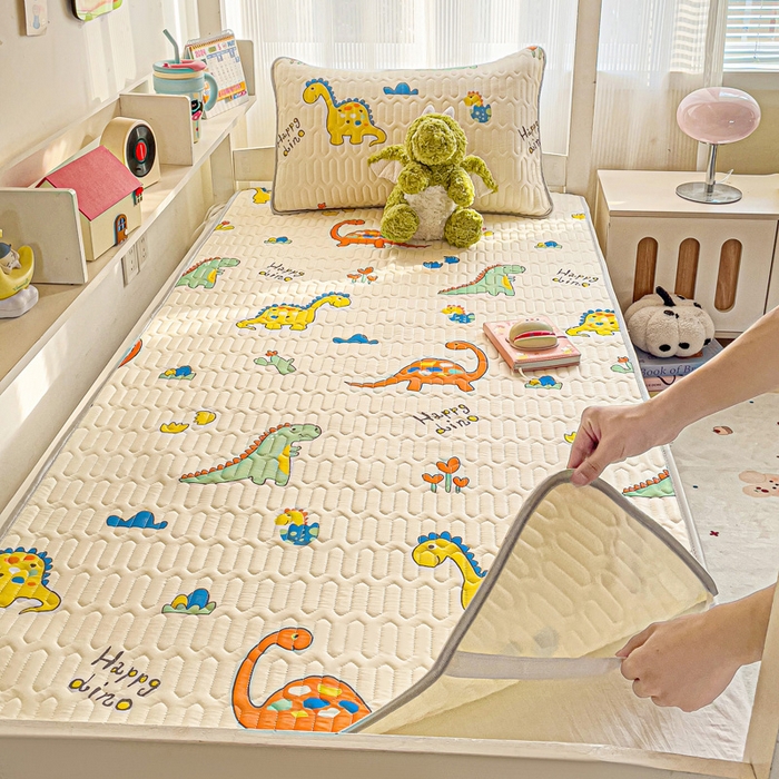 91家纺网 家纺一手货源 找家纺 富馨莱 2025新款A类凉感丝空气纤维凉席学生款 小恐龙