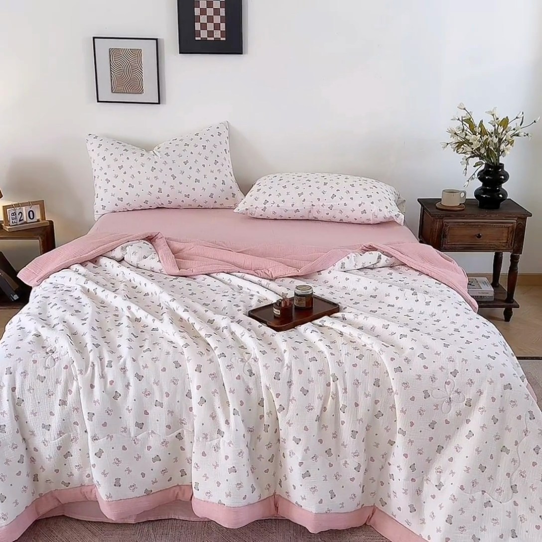 91家纺网 家纺一手货源 找家纺 吾诺 2025新建全棉印花泡泡双层纱大豆夏被子被芯全棉夏被四件套夏凉被空调被 粉小熊