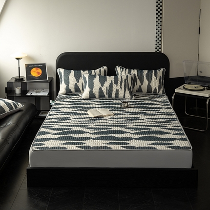 91家纺网 家纺一手货源 找家纺 圣比熊 2025新款大版印花纯色0.5乳胶凉席床笠款床裙款凉席三件套 床笠款-云深处