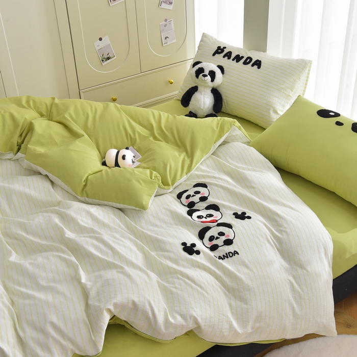 91家纺网 家纺一手货源 找家纺 炫拼家纺 2025新款卡通多巴胺A类全棉40支水洗棉毛巾绣四件套 熊猫之家