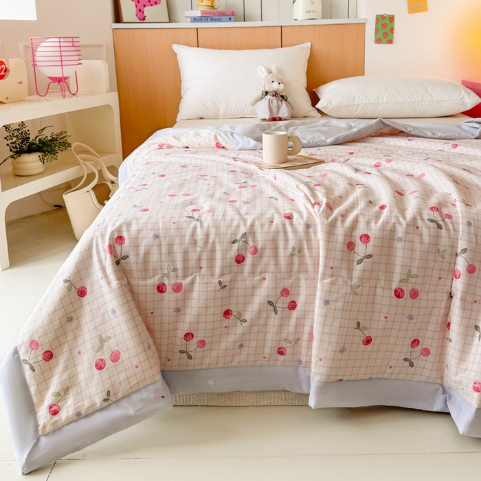 91家纺网 家纺一手货源 找家纺 宜梦家居【需要买家秀请联系老板】 2025新款双面纯棉夏被夏凉被系列 樱桃果果