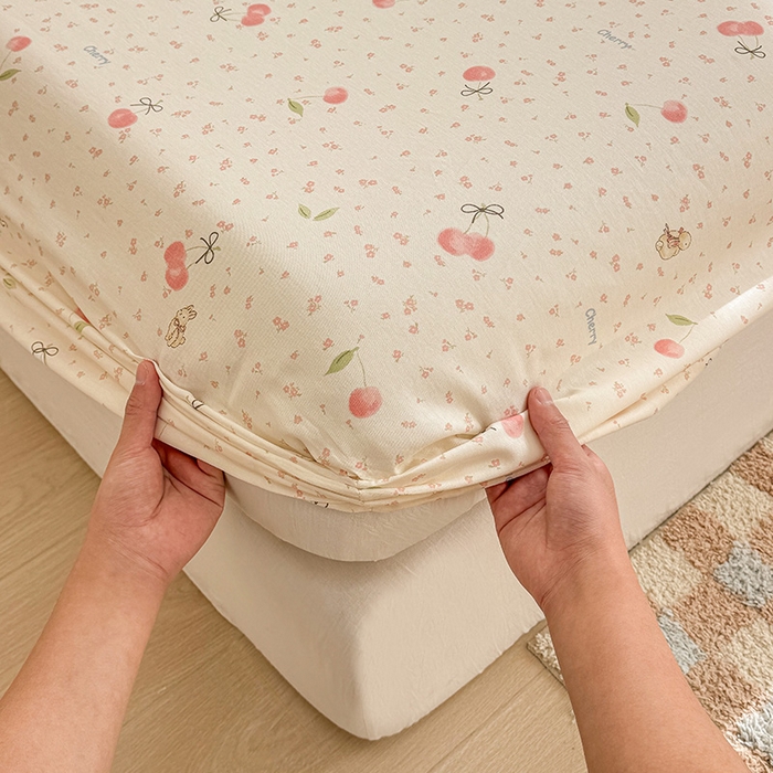 91家纺网 家纺一手货源 找家纺 2025新款12868全棉套件单品系列二单床笠 樱桃甜宠