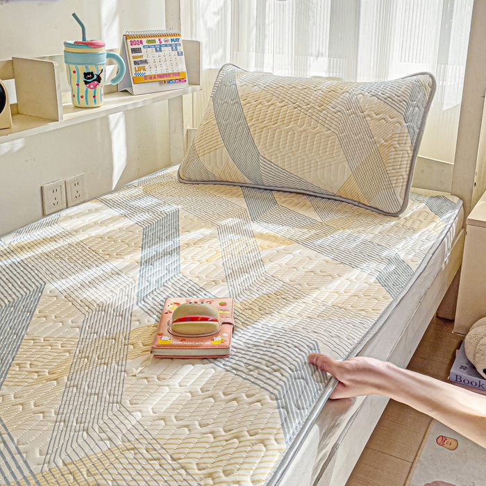 91家纺网 家纺一手货源 找家纺 富馨莱 2025新款A类凉感丝空气纤维凉席学生款 简约