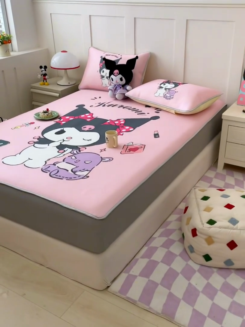 91家纺网 家纺一手货源 找家纺 米帛家纺 2025新款大版三丽鸥碳光冰丝软凉席绑带款 粉色酷洛米