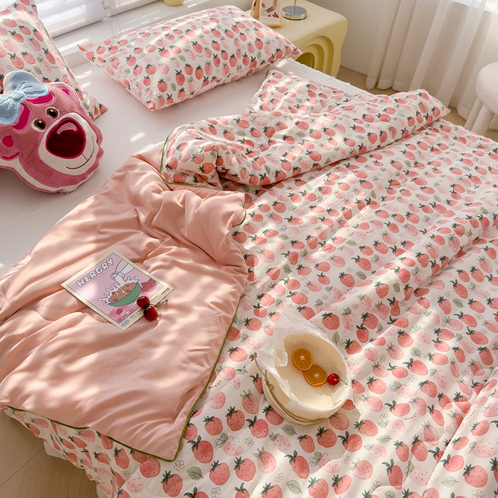 91家纺网 家纺一手货源 找家纺 太阳树家纺 2025新款A类母婴级双层纱大豆被大豆纤维夏被 草莓酪