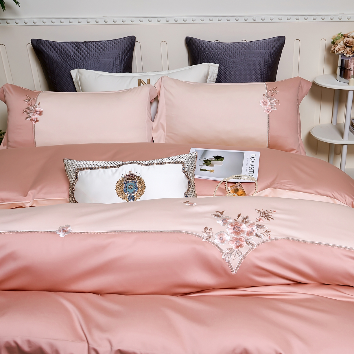 91家纺网 家纺一手货源 找家纺 U品汇 2025新品120支60s双股贡缎长绒棉重工刺绣花纯棉全棉四件套 海棠湾-豆沙