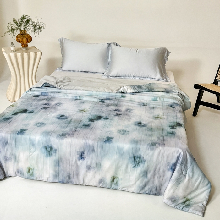 91家纺网 家纺一手货源 找家纺 2025新款仿色织提花数码印花轻奢风水洗棉夏被 琉璃雨-蓝