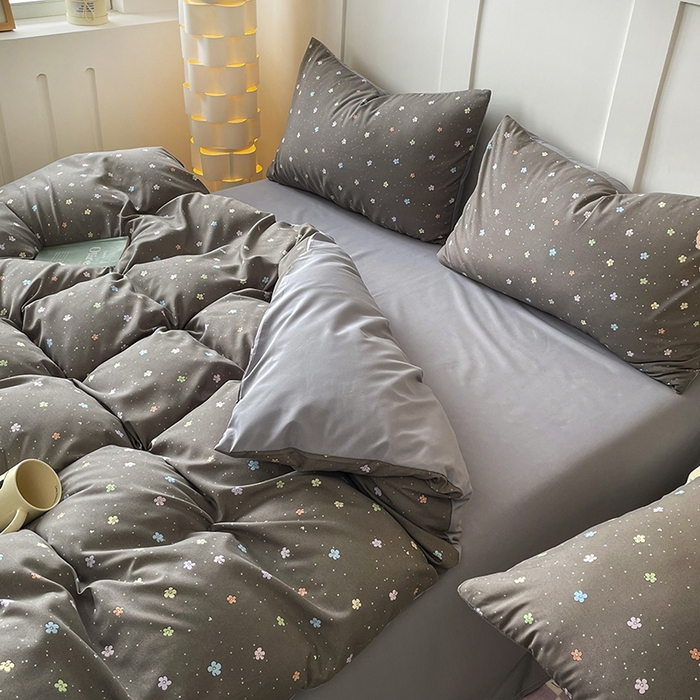 91家纺网 家纺一手货源 找家纺 汣沐生活 2025新款针织棉印花款四件套 浆果-灰