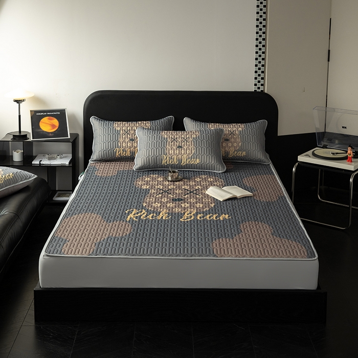 91家纺网 家纺一手货源 找家纺 圣比熊 2025新款大版印花纯色0.5乳胶凉席床笠款床裙款凉席三件套 床笠款-暴富熊