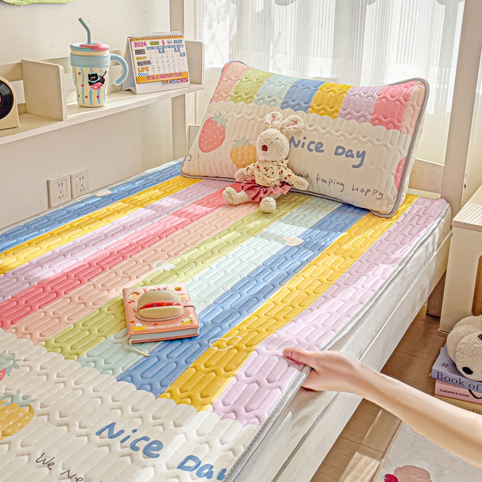 91家纺网 家纺一手货源 找家纺 （总）富馨莱 2025新款A类凉感丝空气纤维凉席学生款