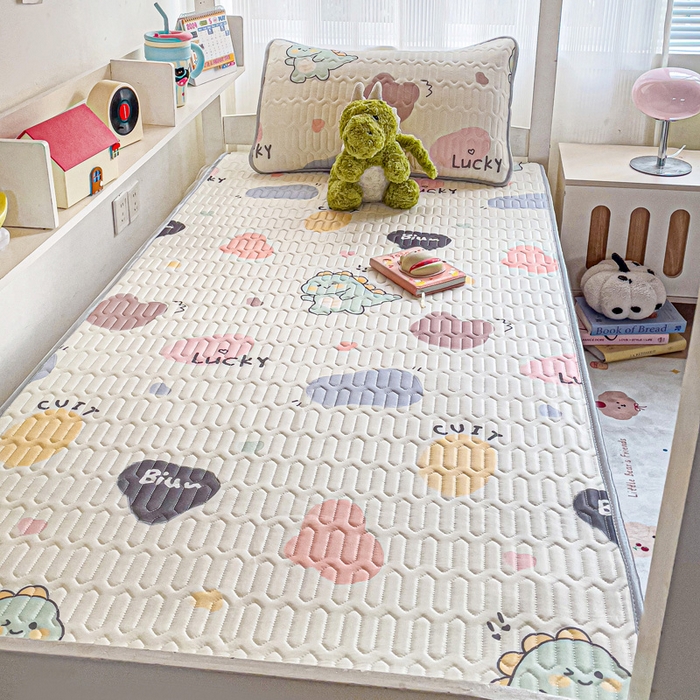 91家纺网 家纺一手货源 找家纺 富馨莱 2025新款A类凉感丝空气纤维凉席学生款 萌萌龙