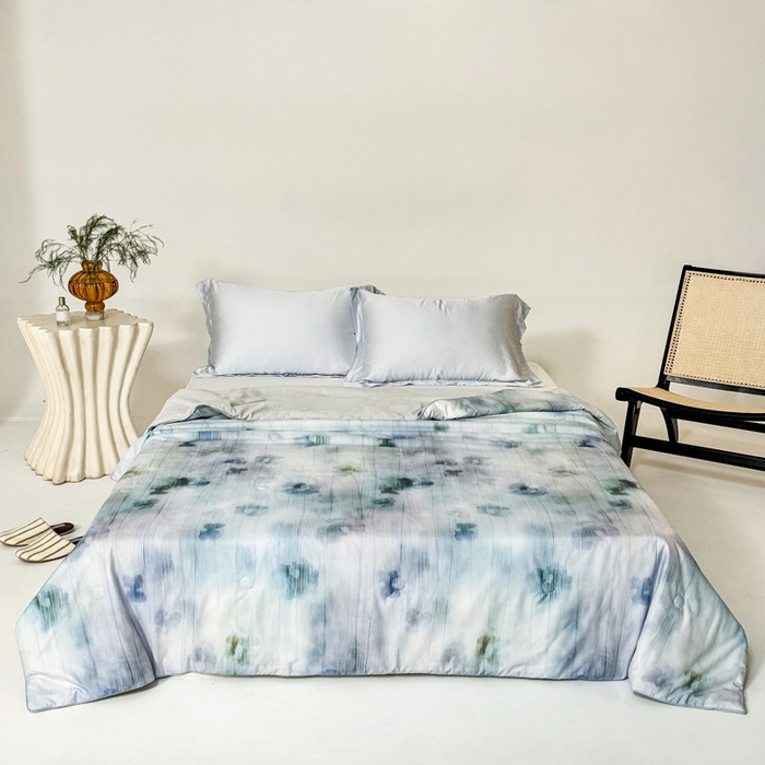 91家纺网 家纺一手货源 找家纺 2025新款仿色织提花数码印花轻奢风水洗棉夏被 琉璃雨-蓝