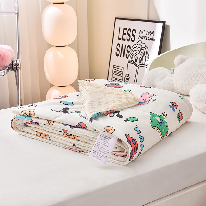 91家纺网 家纺一手货源 找家纺 嗨生活_2025年爆款 A类冰豆豆凉感丝被 儿童夏被 幼儿园被 直播 团购首选_1477 小伙伴